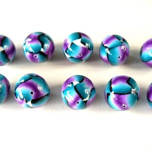 A partir d'un skinner blend à plusieurs couleurs il est possible de réaliser plein de choses dont ces perles rubans que le cours dégradé partie 1 de Com'une Alchimie vous propose d'apprendre
