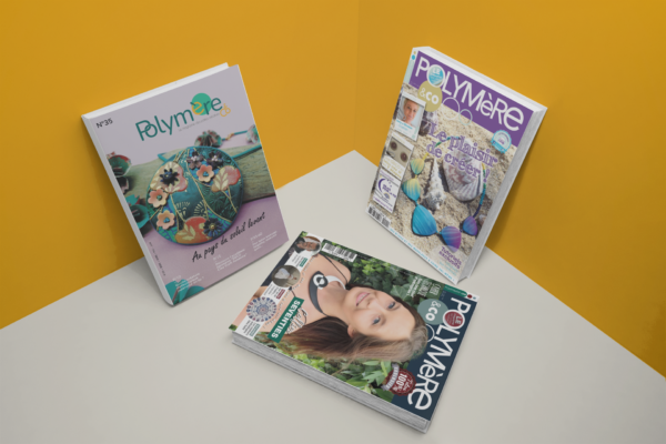 abonnement au magazine Polymère & Co 3 magazines contre un mur